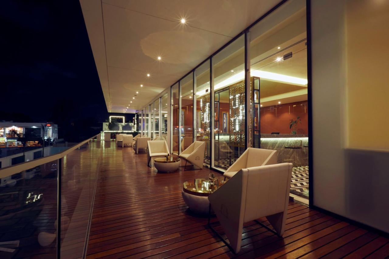 Number One Oxford Street Hotel & Suites Akra Dış mekan fotoğraf