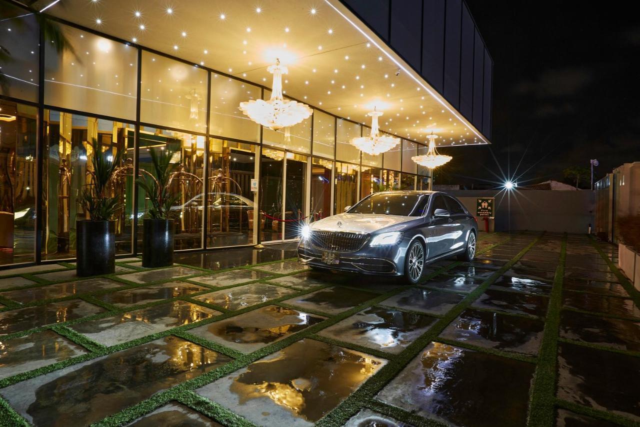 Number One Oxford Street Hotel & Suites Akra Dış mekan fotoğraf