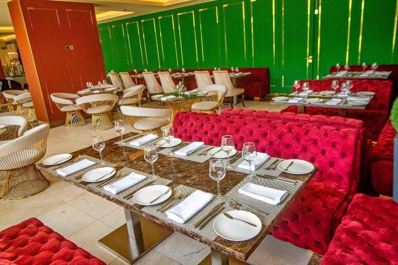 Number One Oxford Street Hotel & Suites Akra Dış mekan fotoğraf