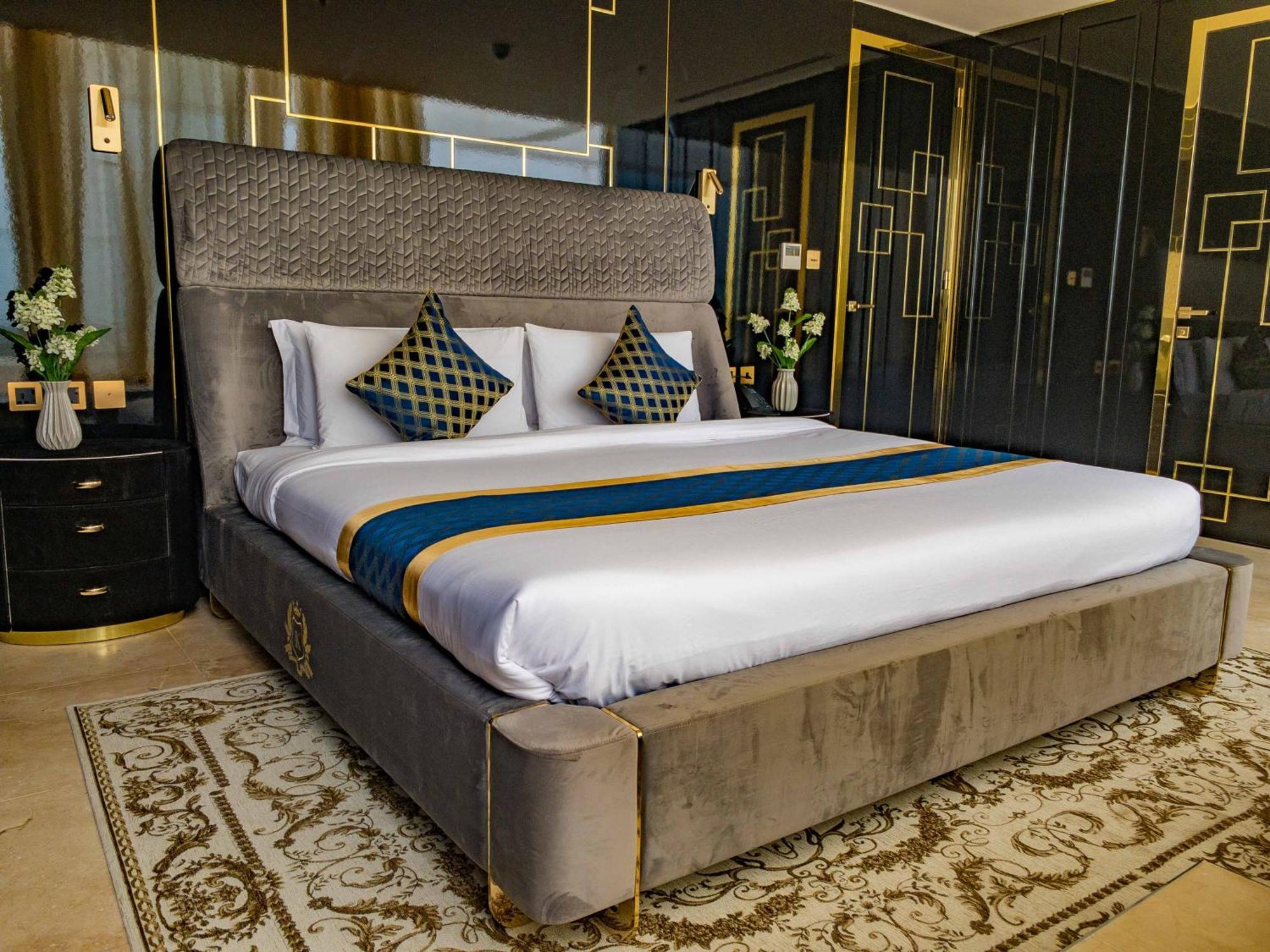 Number One Oxford Street Hotel & Suites Akra Dış mekan fotoğraf