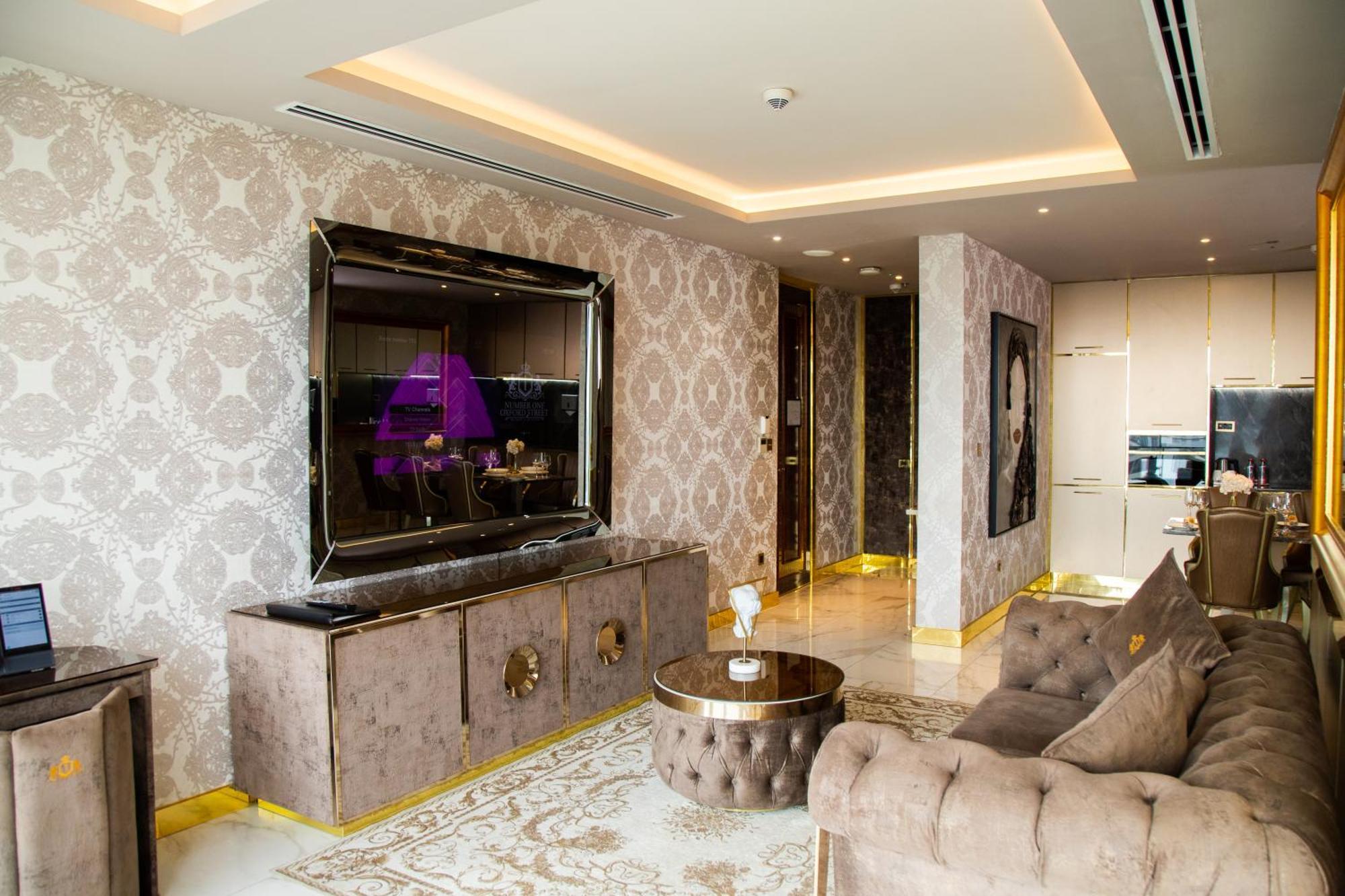 Number One Oxford Street Hotel & Suites Akra Dış mekan fotoğraf