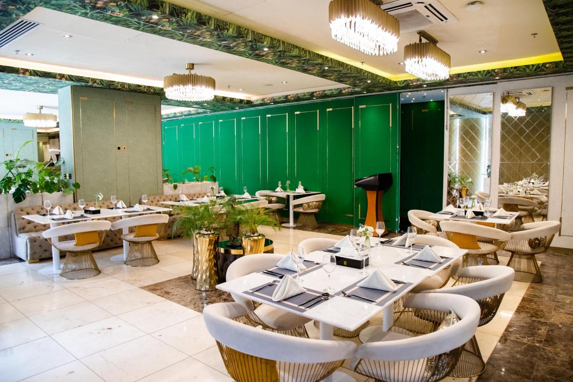 Number One Oxford Street Hotel & Suites Akra Dış mekan fotoğraf