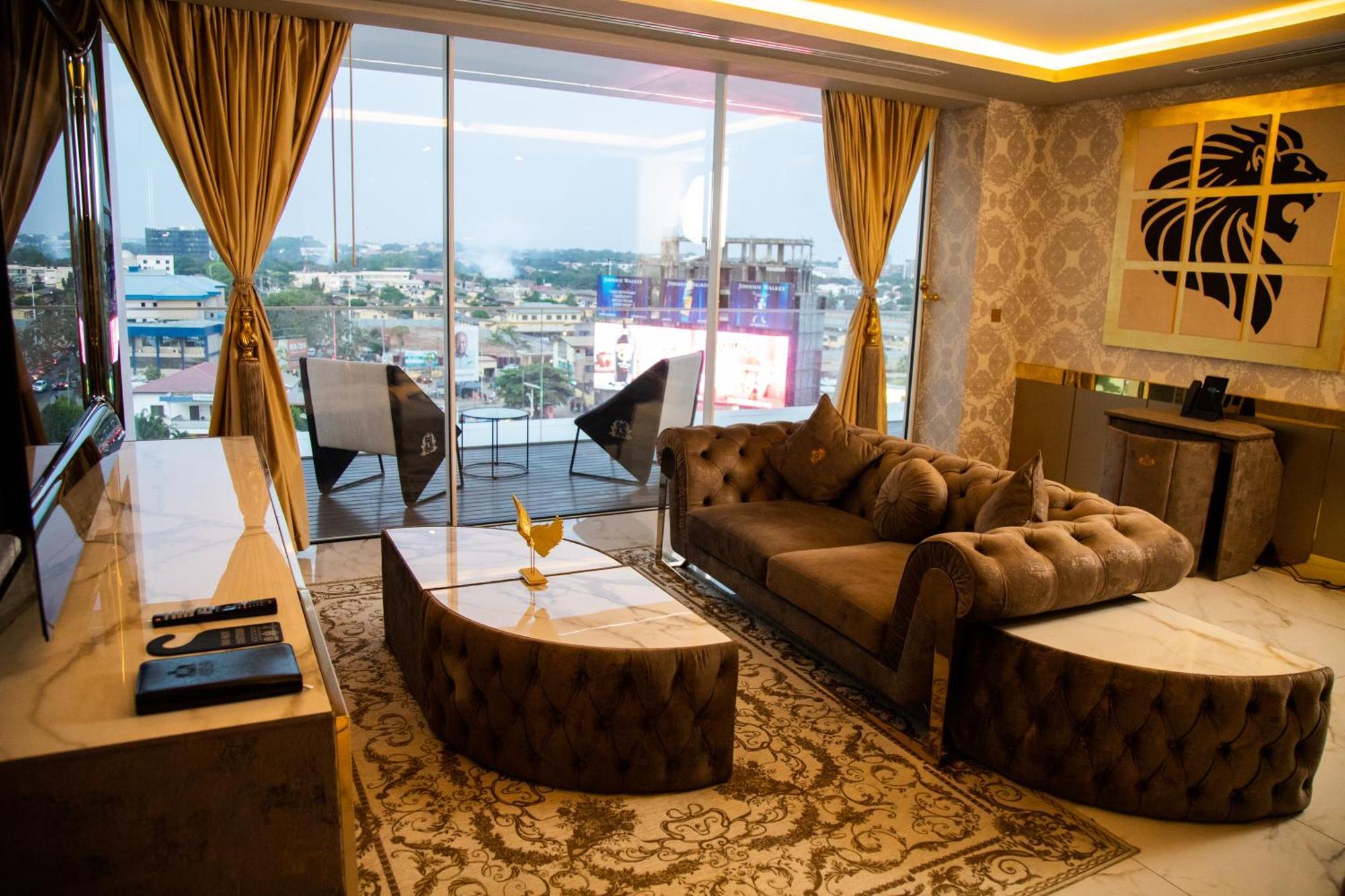 Number One Oxford Street Hotel & Suites Akra Dış mekan fotoğraf
