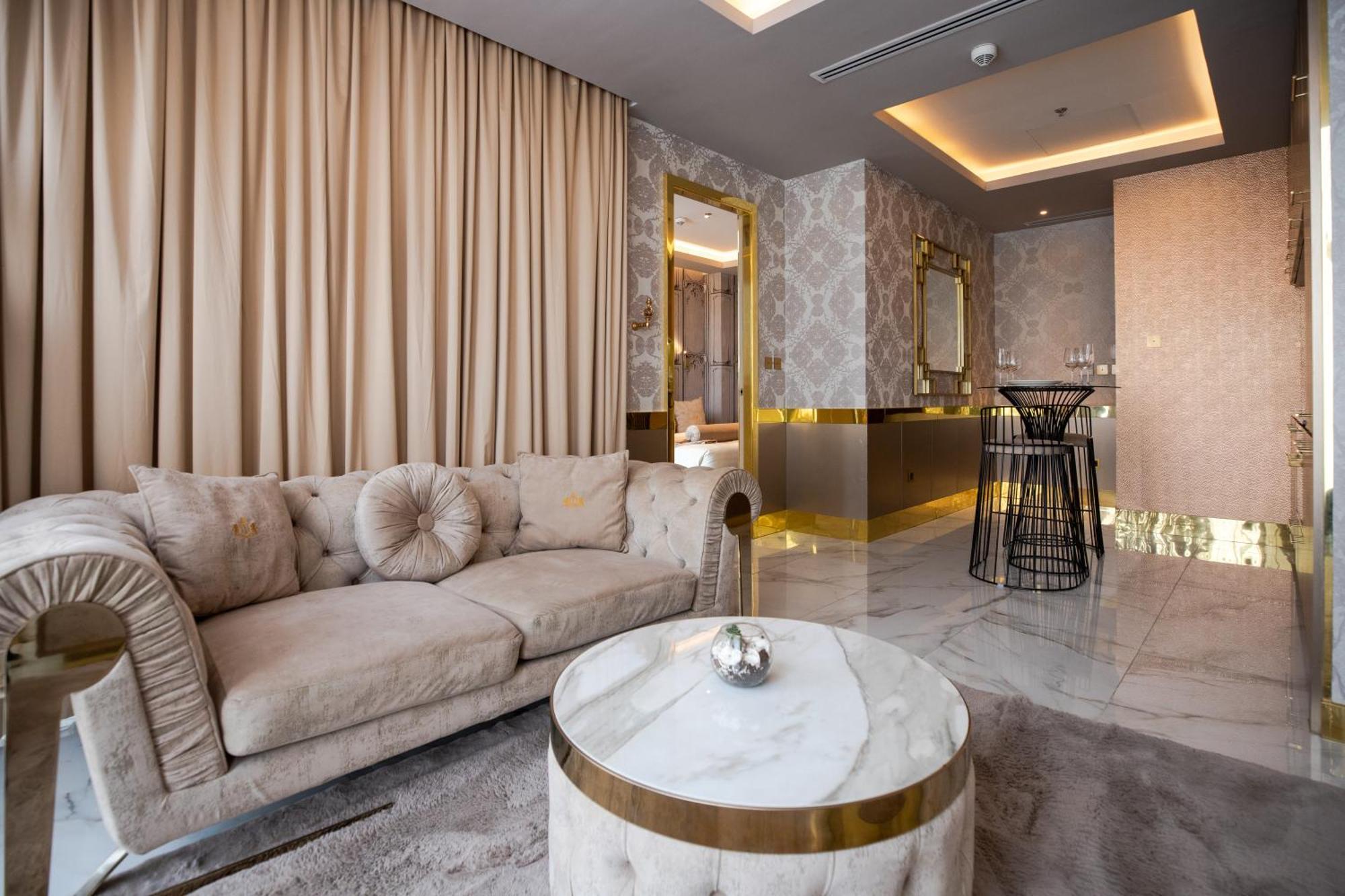 Number One Oxford Street Hotel & Suites Akra Dış mekan fotoğraf