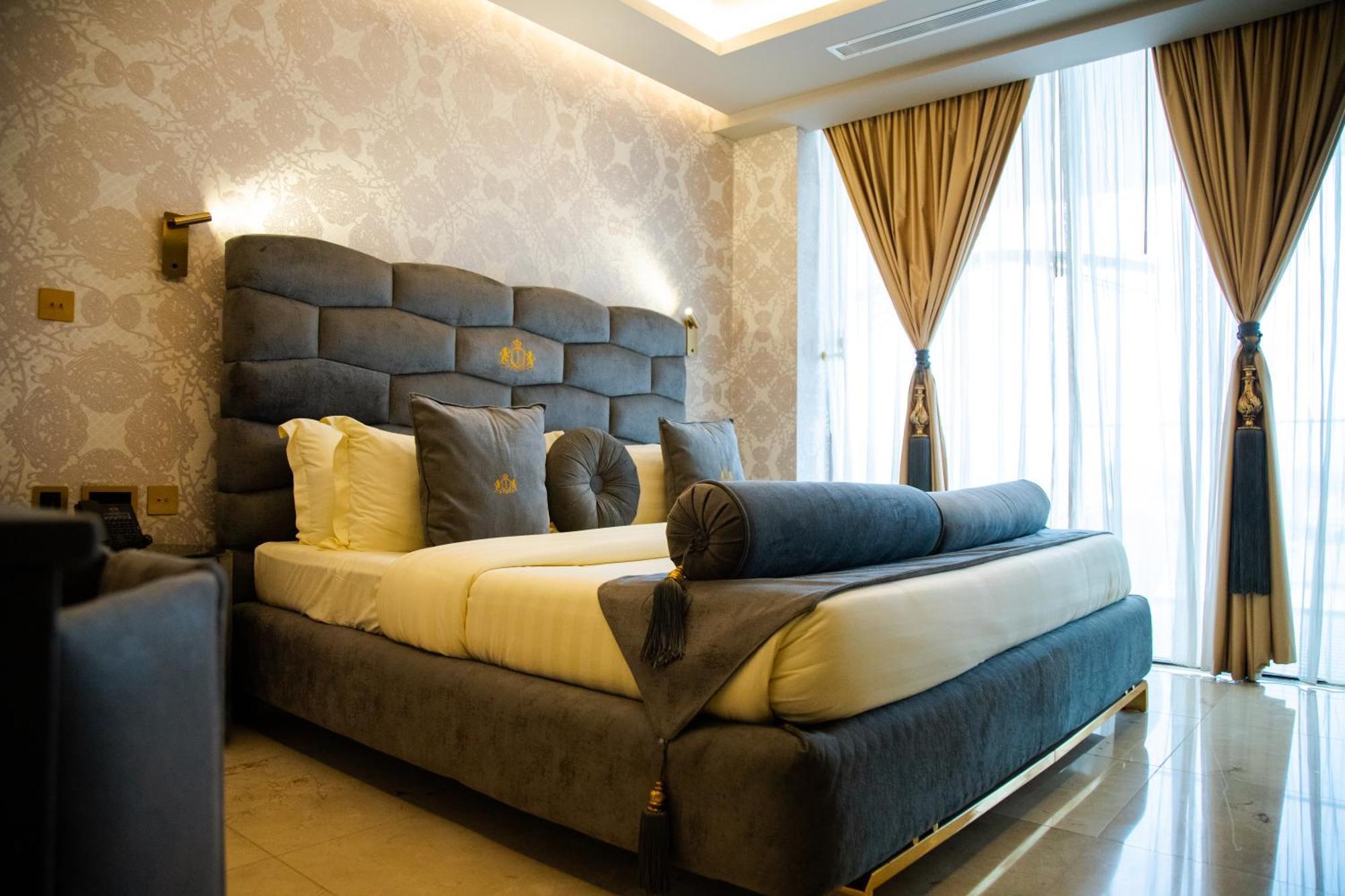 Number One Oxford Street Hotel & Suites Akra Dış mekan fotoğraf