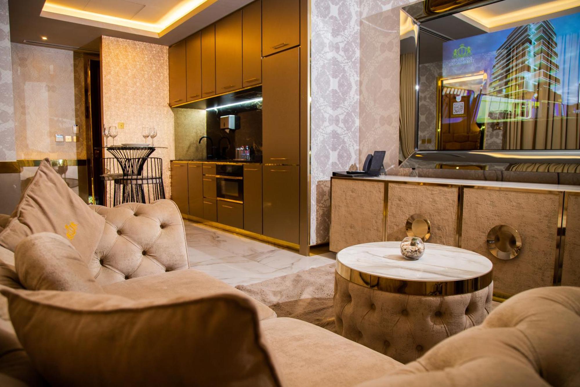 Number One Oxford Street Hotel & Suites Akra Dış mekan fotoğraf