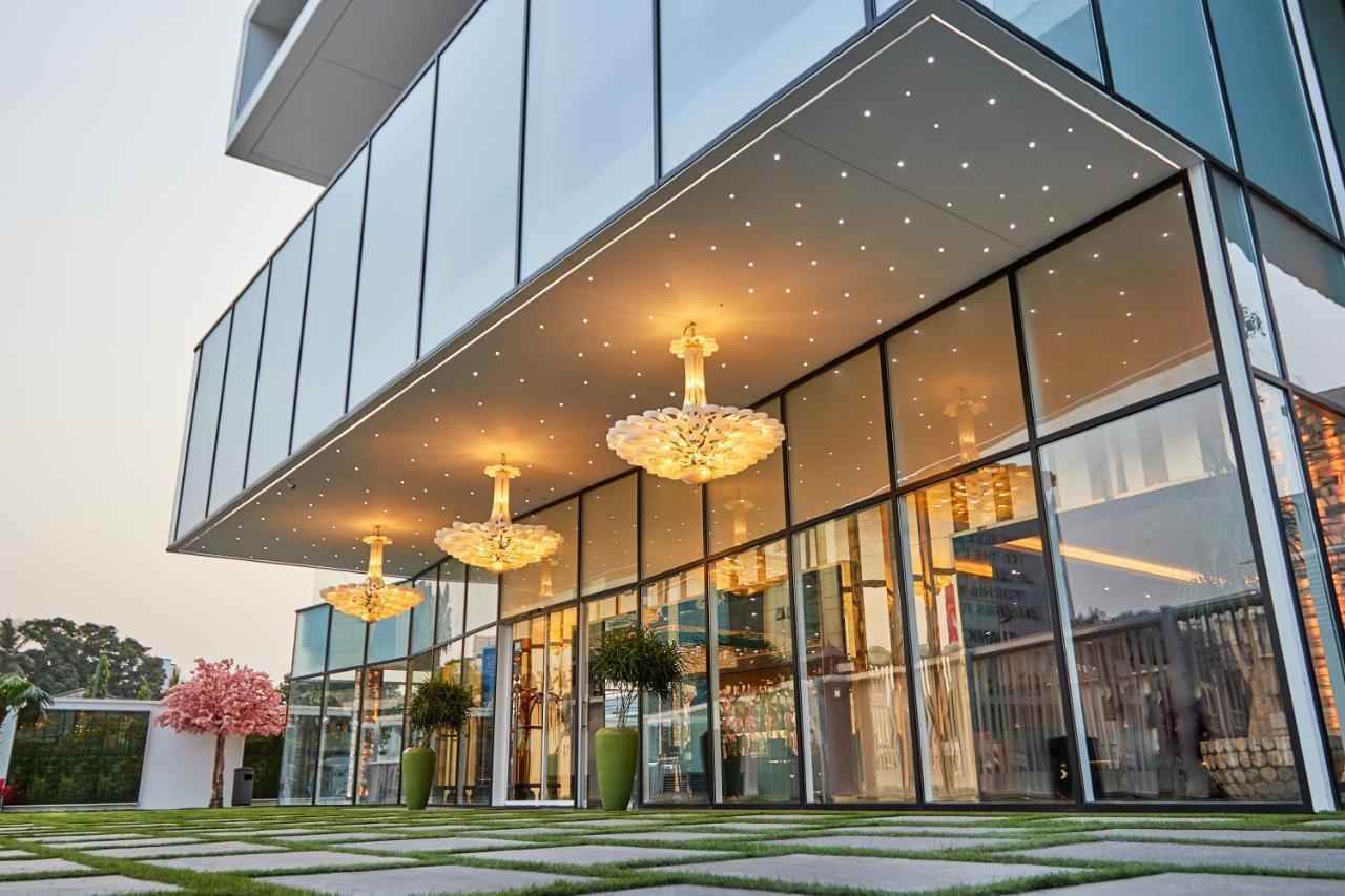 Number One Oxford Street Hotel & Suites Akra Dış mekan fotoğraf
